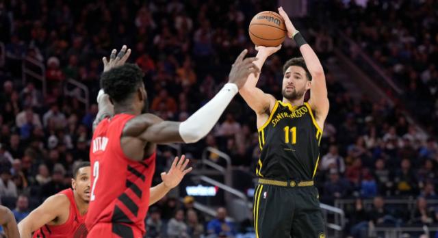 开云体育下载-连续6场20+！汤神完美复活 勇士重燃冲冠希望